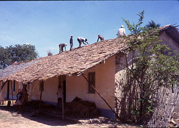 Carlos lopes bento - bairo rururbano habitacao 5 - 1972 -  ibo island