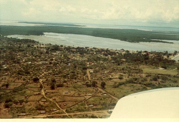 Carlos lopes bento - bairro rurubano com suas machambas - 1971 -  ibo island