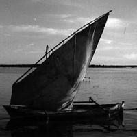 Carlos lopes bento - mitumbwi no porto interior - 1971 -  ibo island